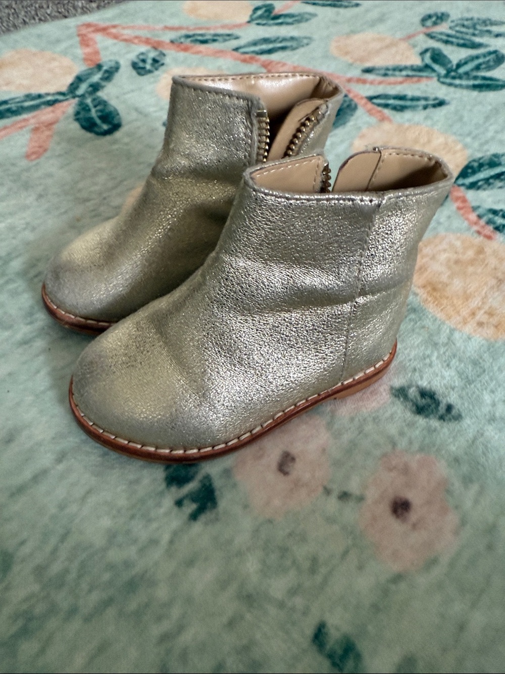 Metallic gold Chelsea boots